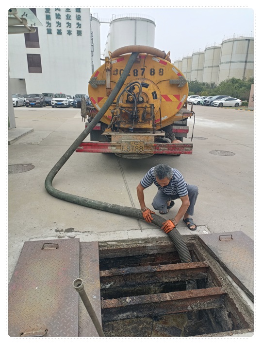 南岸隔油池清掏