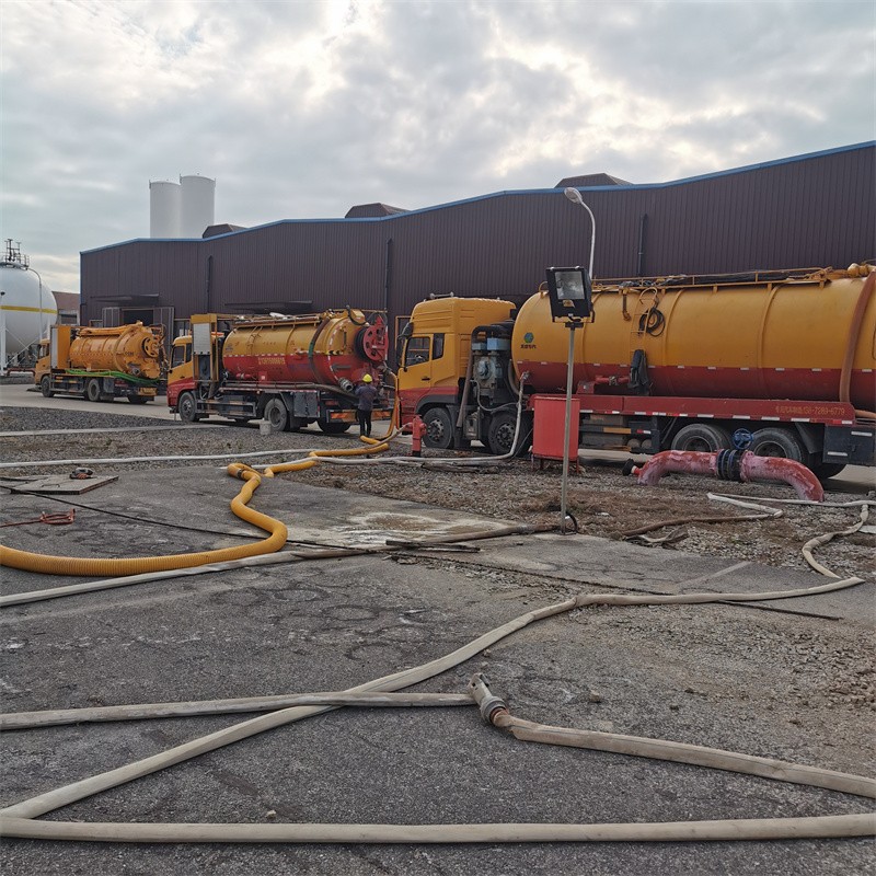 南岸污水池清理