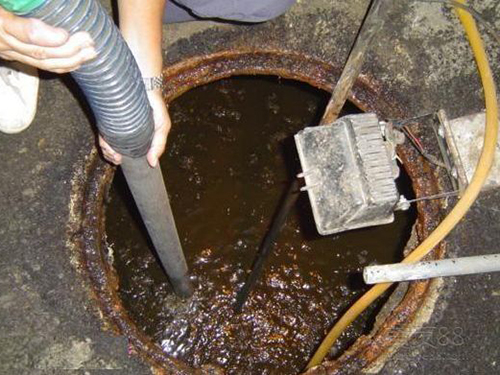 南岸隔油池清理