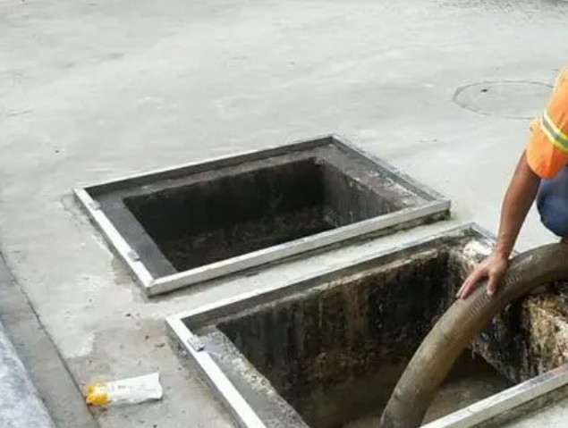 南岸化粪池清理