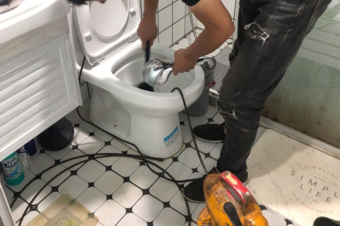 南岸马桶堵塞自己疏通还是找师傅？专业上门服务让你省时更省心